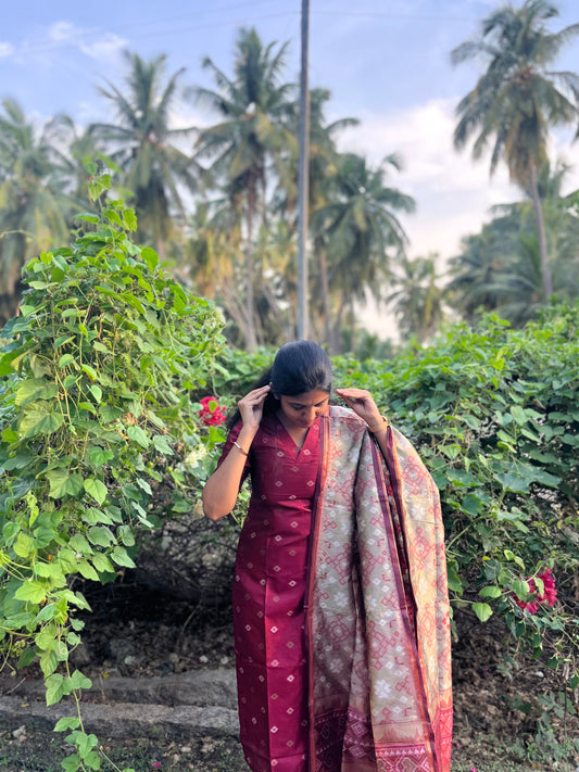 Vyana Maroon